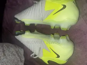Football Boots ታኬታ