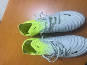 Football Boots ታኬታ