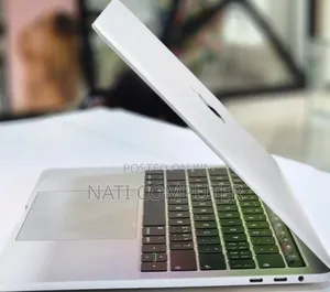 New Laptop Apple MacBook 2018 8GB Intel Core I5 SSD 256GB