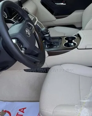 Toyota Land Cruiser 2022 White