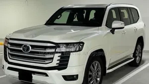 Toyota Land Cruiser 2022 White