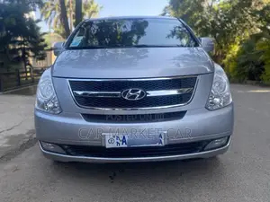 Hyundai Starex 2015 Silver