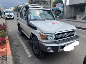 Toyota Land Cruiser 2021 White