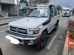 Toyota Land Cruiser 2021 White