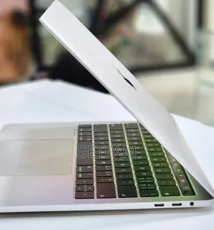 New Laptop Apple MacBook 2018 8GB Intel Core I5 SSD 256GB