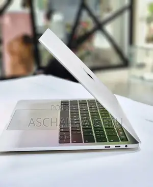 New Laptop Apple MacBook Pro 2018 8GB Intel Core I5 SSD 256GB