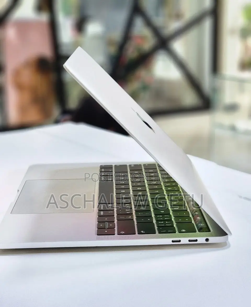 New Laptop Apple MacBook Pro 2018 8GB Intel Core I5 SSD 256GB