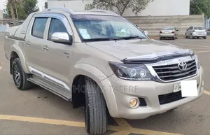 Toyota Hilux 2014 Gold
