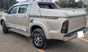 Toyota Hilux 2014 Gold