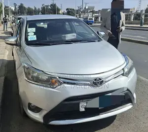 Toyota Yaris 2016 Silver