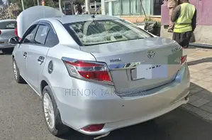 Toyota Yaris 2016 Silver