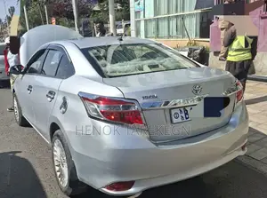 Toyota Yaris 2016 Silver