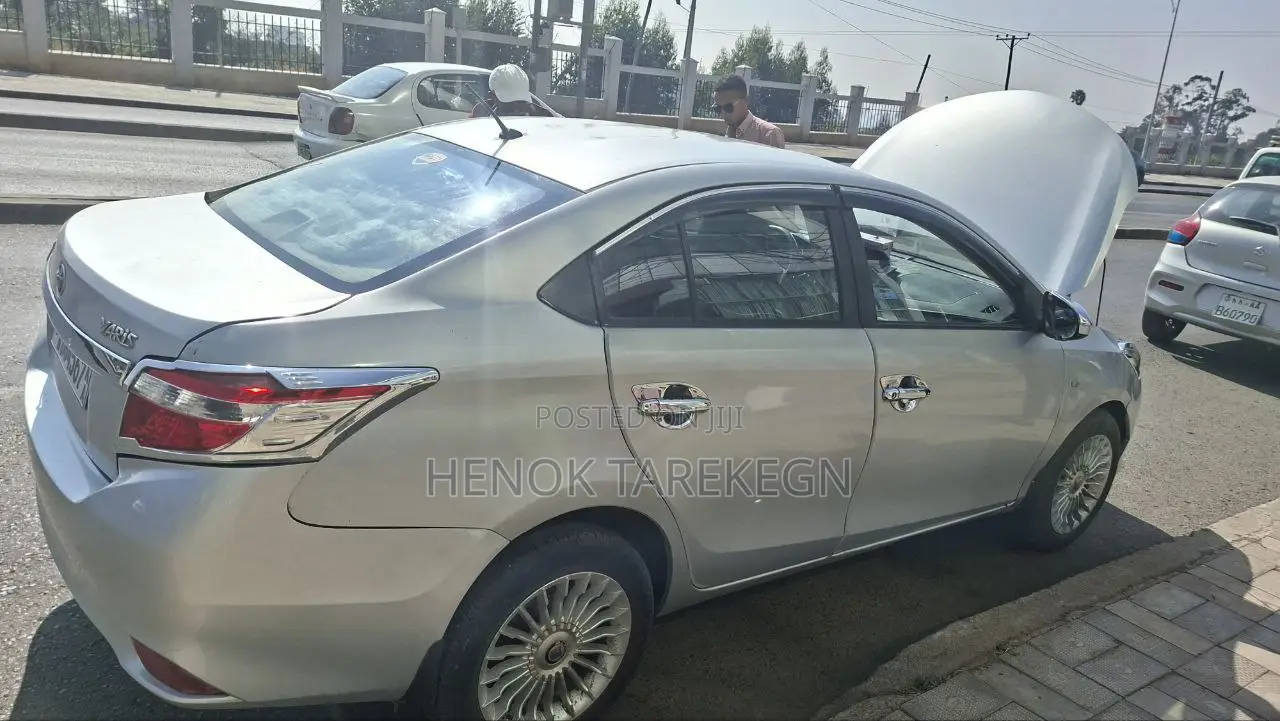 Toyota Yaris 2016 Silver