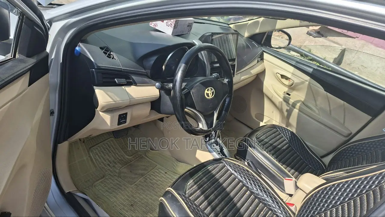 Toyota Yaris 2016 Silver