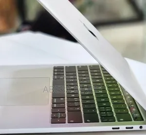 New Laptop Apple MacBook Pro 2018 8GB Intel Core I5 SSD 256GB