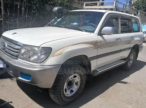 Toyota Land Cruiser 2004 White