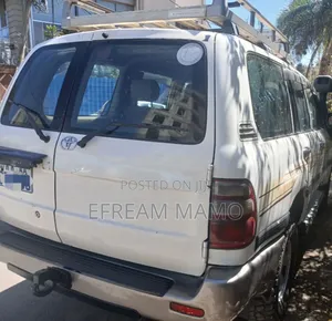 Toyota Land Cruiser 2004 White
