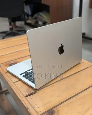 New Laptop Apple MacBook Air 2022 M2 16GB Apple M2 SSD 256GB