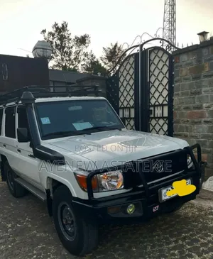 Toyota Land Cruiser 2018 White