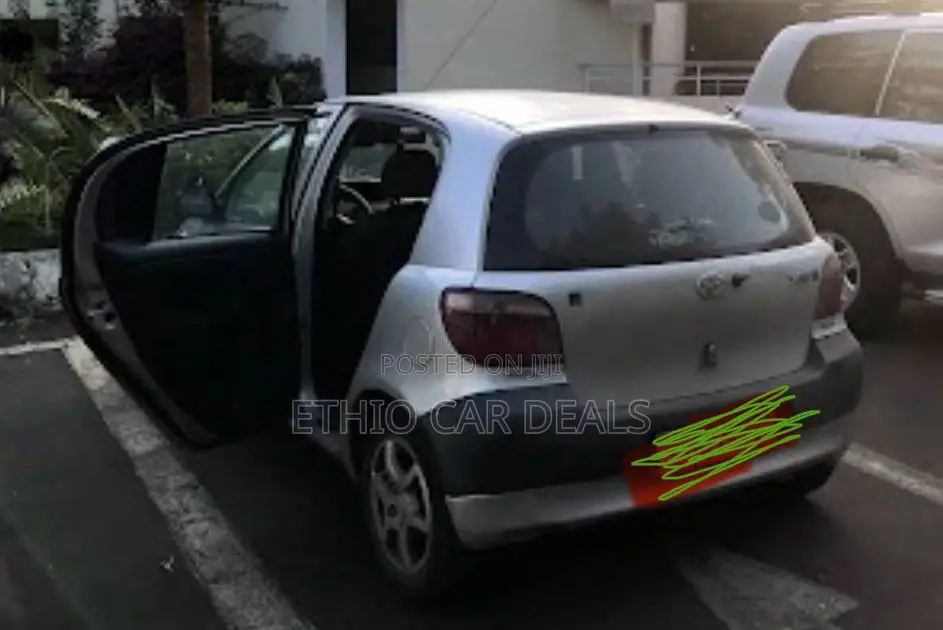 Toyota Vitz 2004 Silver