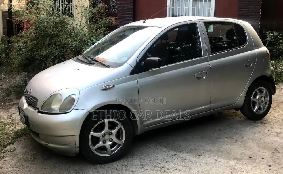 Toyota Vitz 2004 Silver