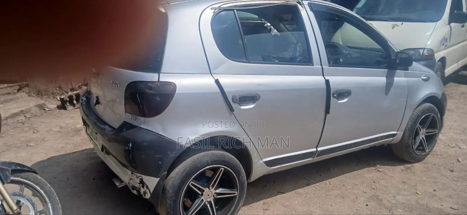 Toyota Vitz 1.3 FWD 3dr 2001 Silver