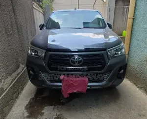 Toyota Hilux 2020 Gray