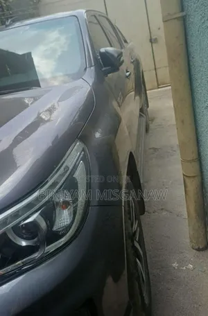 Toyota Hilux 2020 Gray