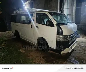Toyota HiAce 2010 White