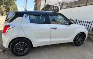 Suzuki Swift 2022 Silver