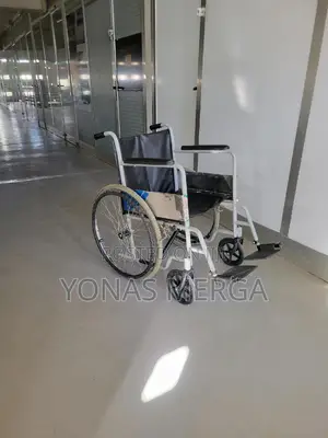 Normal Wheelchair//Seat Width: 41cm (16′′), 46cm (18′′), 51cm (20′′)