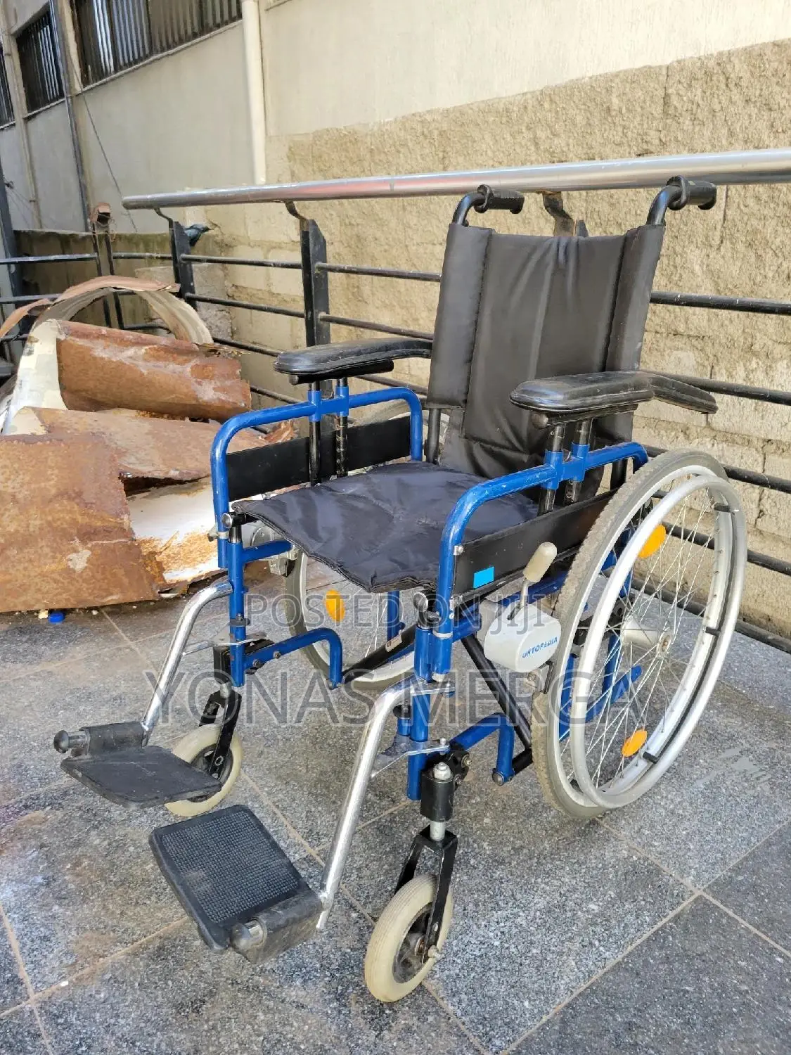 Wheelchair/Wilcher/the Front Wheels Are Solid With a Diameter of 20 Cm