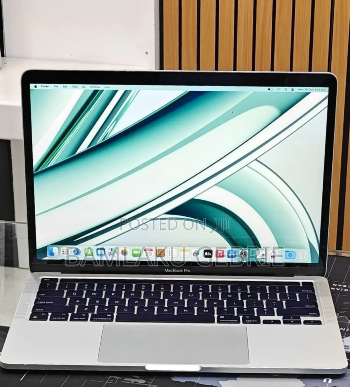 New Laptop Apple MacBook Pro 2022 M2 8GB Apple M2 SSD 256GB