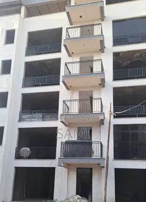 3bdrm Apartment in በማህበር የተሰራ, Akaky Kaliti for sale