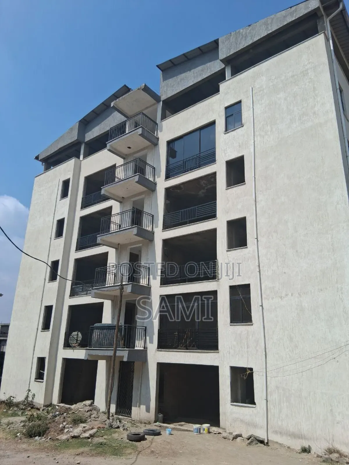 3bdrm Apartment in በማህበር የተሰራ, Akaky Kaliti for sale
