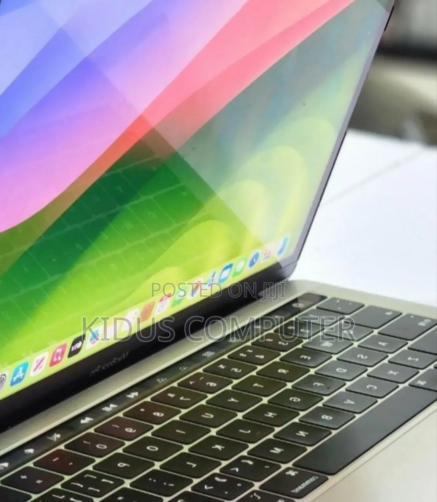 New Laptop Apple MacBook 2018 8GB Intel Core I5 SSD 256GB