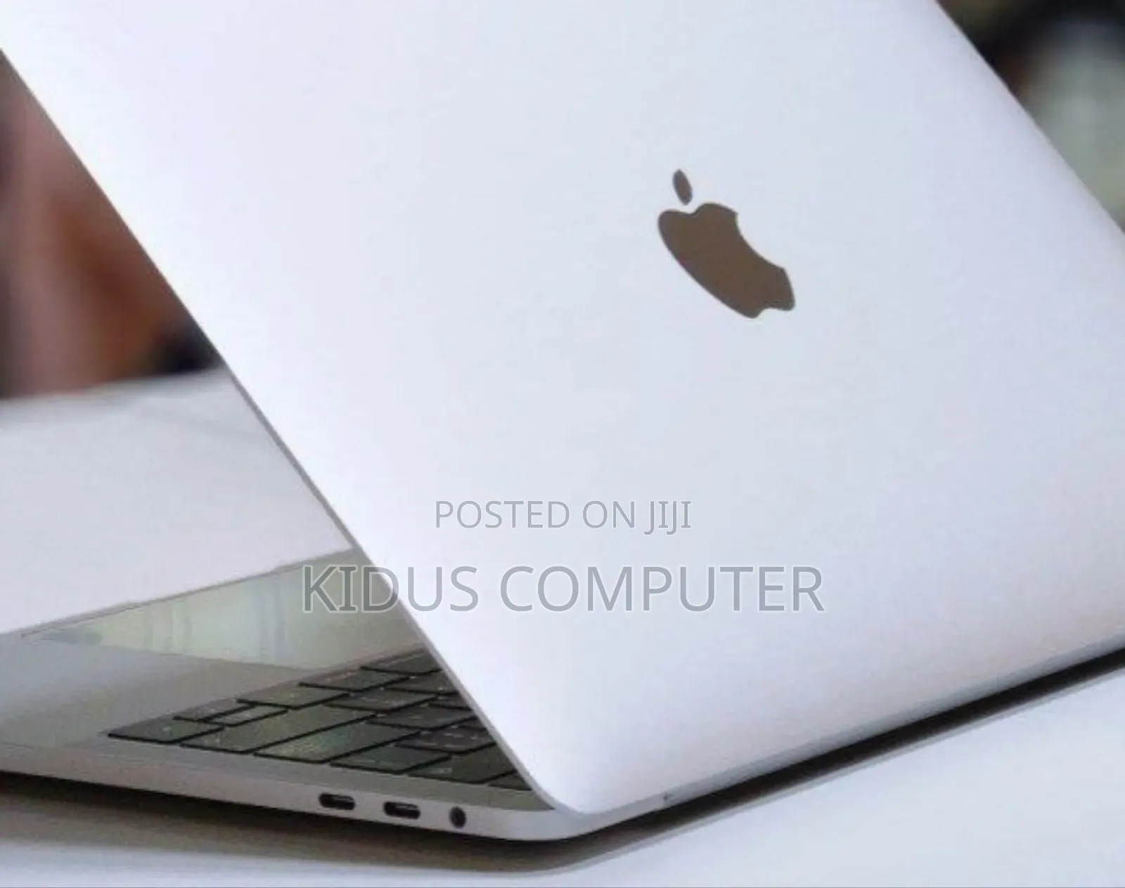 New Laptop Apple MacBook 2018 8GB Intel Core I5 SSD 256GB