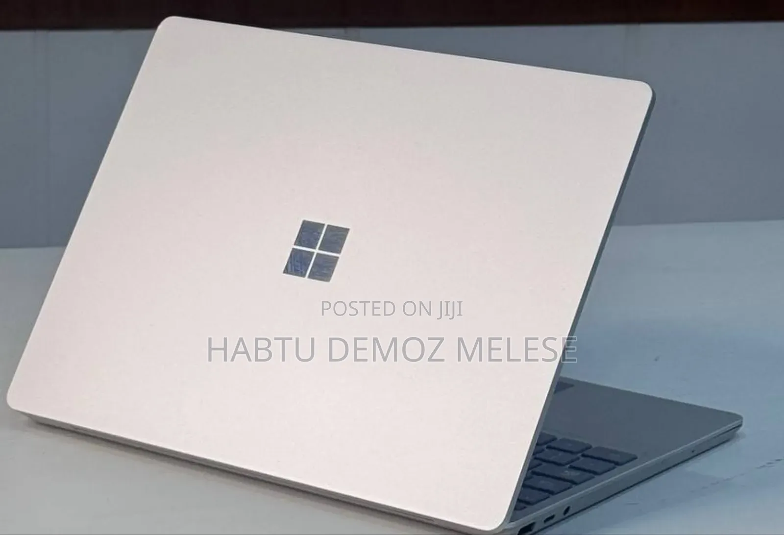 New Laptop Microsoft Surface Go 16GB Intel Core I5 SSD 256GB