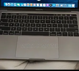 New Laptop Apple MacBook Pro 2019 16GB Intel Core I7 SSD 256GB