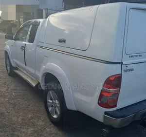 Toyota Hilux 2012 White