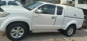 Toyota Hilux 2012 White