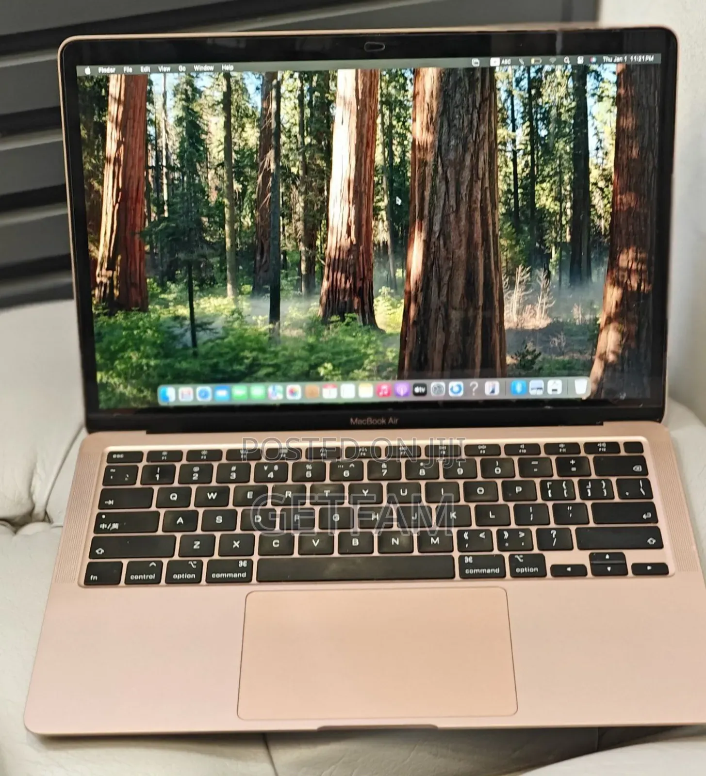 New Laptop Apple MacBook 2020 8GB Intel Core I3 SSD 256GB