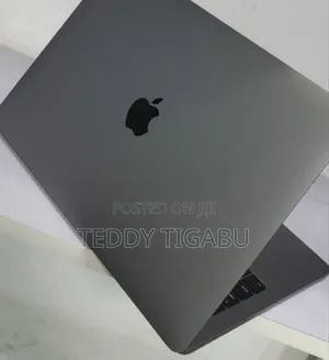 New Laptop Apple MacBook Pro 2017 8GB Intel Core I5 SSD 256GB