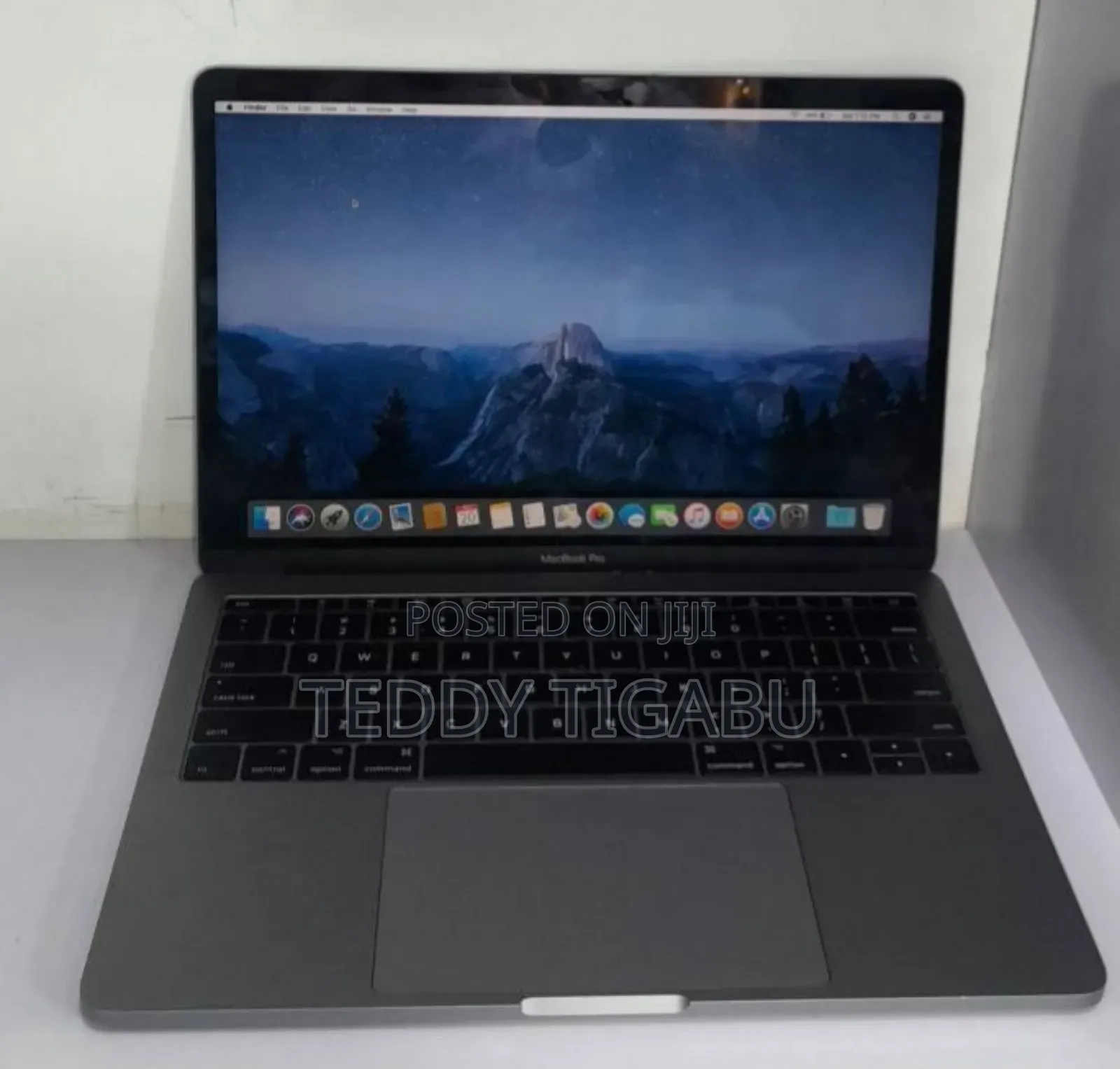 New Laptop Apple MacBook Pro 2017 8GB Intel Core I5 SSD 256GB