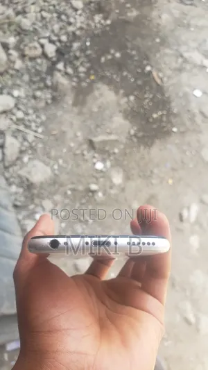 Apple iPhone 6s 64 GB Silver