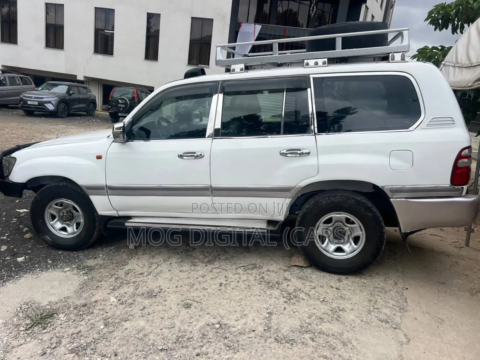 Toyota Land Cruiser 90 2000 White