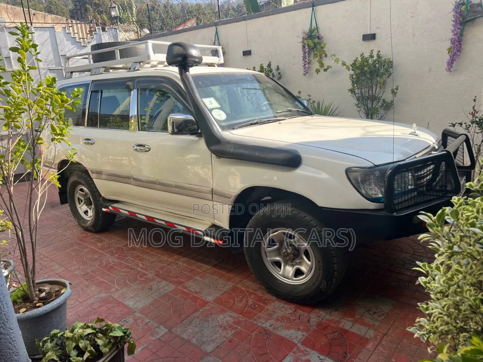 Toyota Land Cruiser 90 2000 White