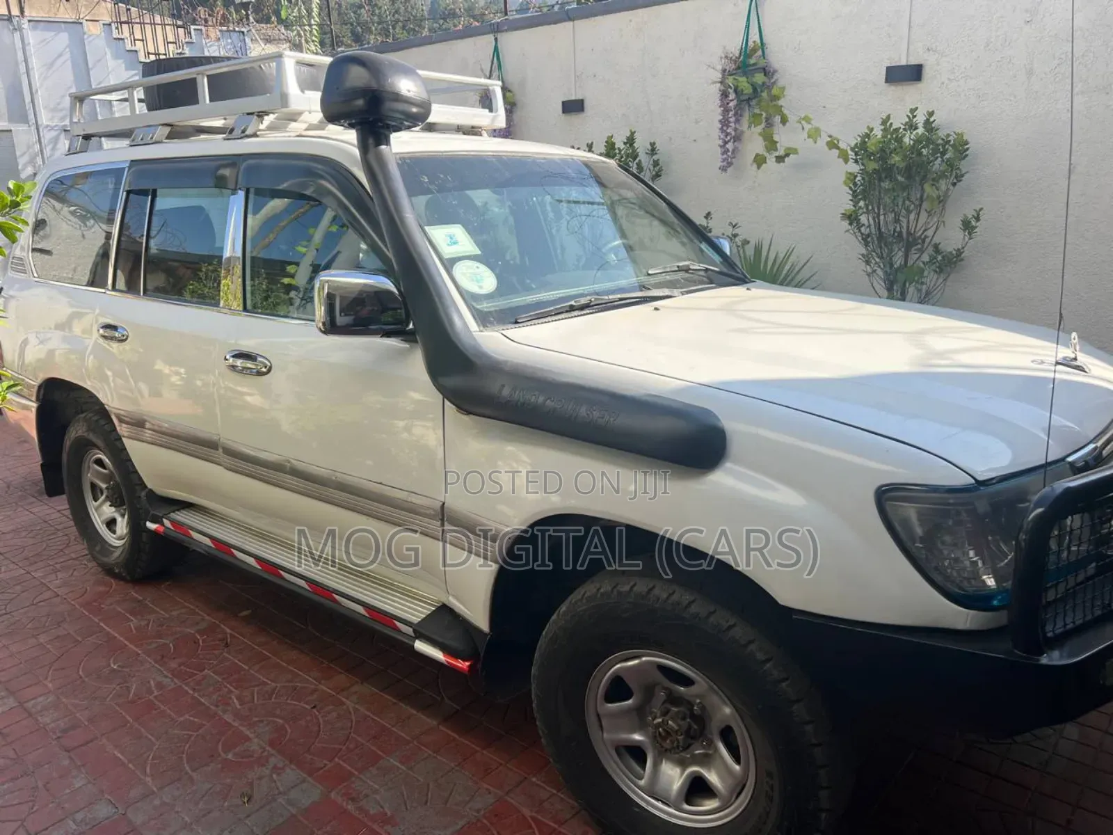 Toyota Land Cruiser 90 2000 White