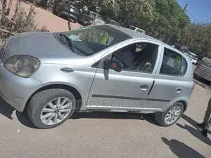 Toyota Vitz 2001 Silver