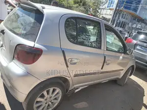 Toyota Vitz 2001 Silver